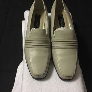 Casual shoes by L. Chase, size 9.5M, like new